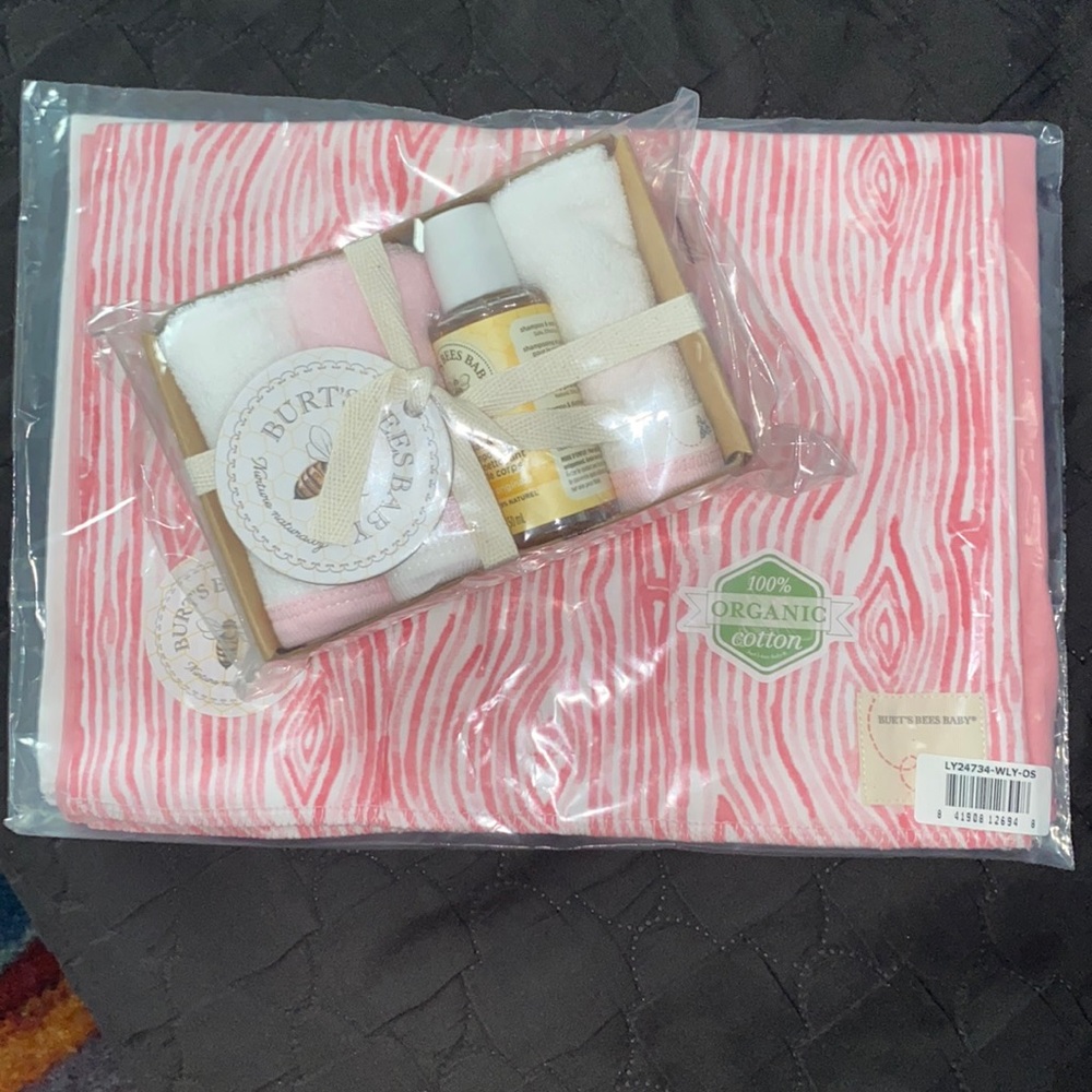 LAST CALL: MOVING! NIP Burt’s Bees newborn set